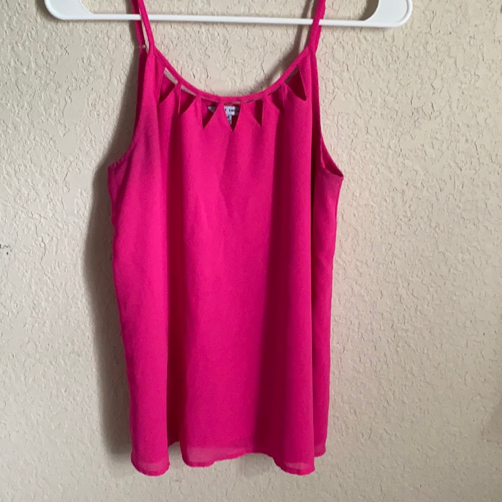Boutique Hot pink tank with cut out neck line